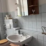 Moderne Nahe Bahnhof Und Dem Goitzschesee