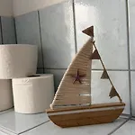 Moderne Nahe Bahnhof Und Dem Goitzschesee