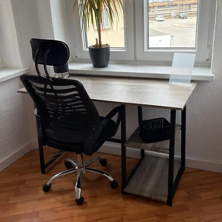 Moderne Nahe Bahnhof Und Dem Goitzschesee Bitterfeld-Wolfen