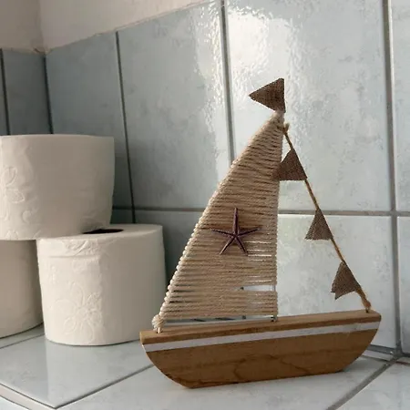 Moderne Nahe Bahnhof Und Dem Goitzschesee