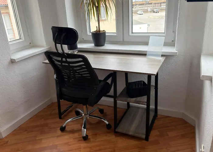 Moderne Nahe Bahnhof Und Dem Goitzschesee Bitterfeld-Wolfen